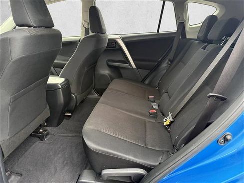 Used 2018 Toyota RAV4 LE image 21