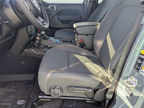 New 2025 Jeep Gladiator Sport image 24