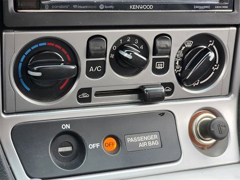 Used 2005 MAZDA MX-5 Miata LS image 30