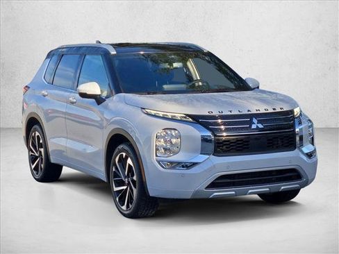 Used 2024 Mitsubishi Outlander SEL FWD image 3