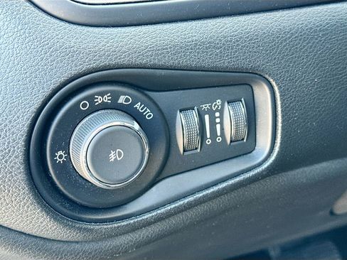 Used 2018 Jeep Renegade Limited w/ Safety & Security Group AWD/4WD image 11