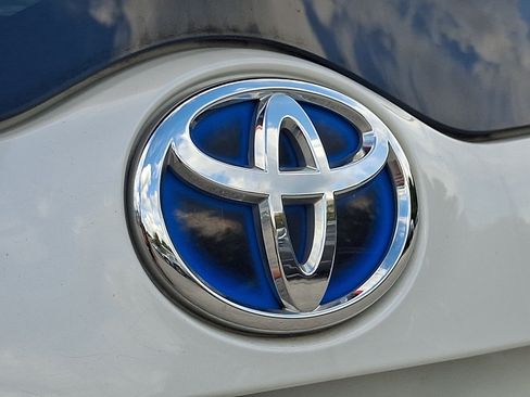 Used 2018 Toyota Prius Prime Premium FWD image 30