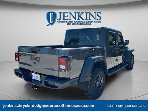 New 2025 Jeep Gladiator Sport image 3