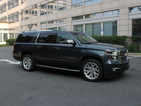 Used 2019 Chevrolet Suburban Premier AWD/4WD image 2