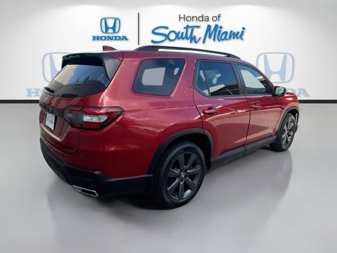 Certified 2024 Honda Pilot Sport image 7