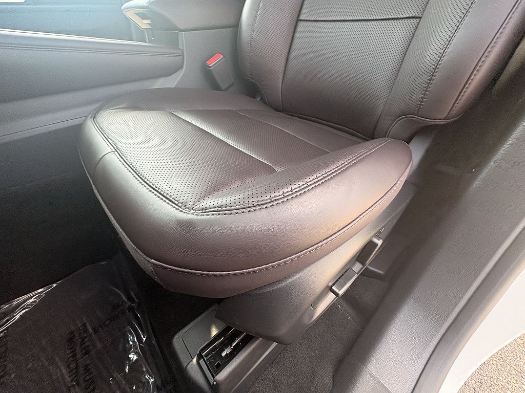 New 2027 Ford Explorer Platinum w/ 3.0L Ultimate Package AWD/4WD image 33