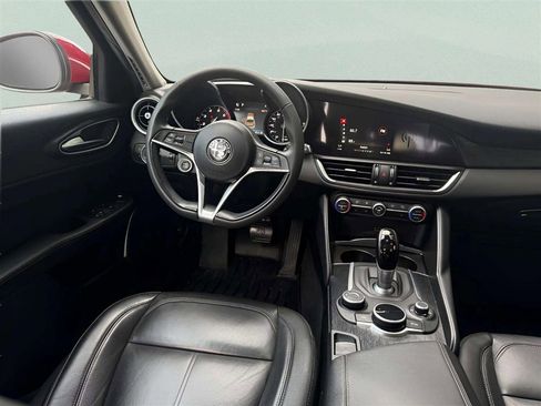 Used 2019 Alfa Romeo Giulia AWD image 12