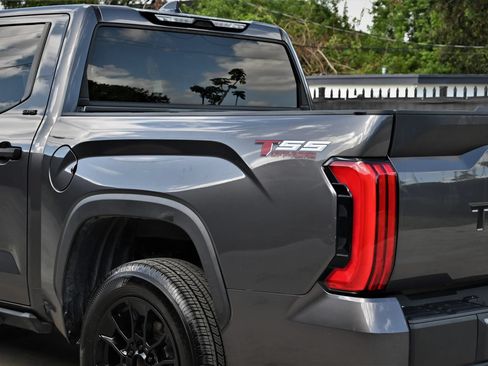 Used 2022 Toyota Tundra SR5 RWD image 9