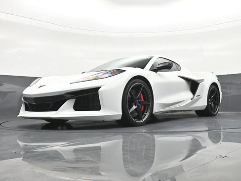 Used 2025 Chevrolet Corvette E-Ray AWD/4WD image 23