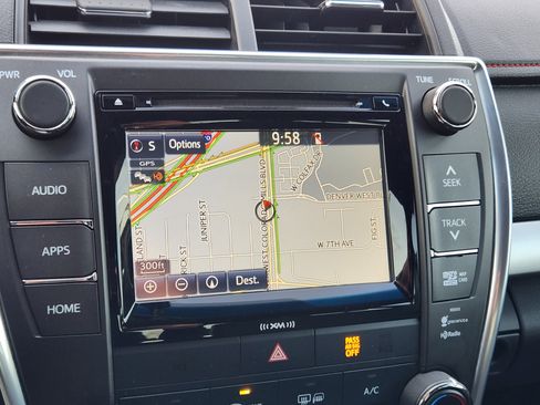 Used 2016 Toyota Camry SE image 24