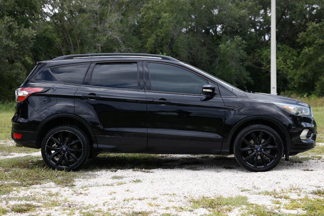 Used 2017 Ford Escape Titanium FWD image 13