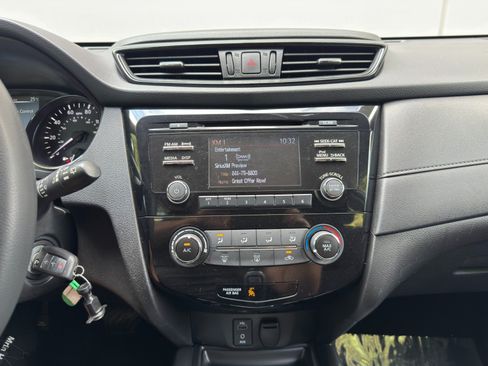 Used 2017 Nissan Rogue S AWD/4WD image 21