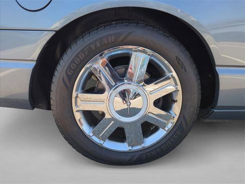 Used 2005 Ford Thunderbird Deluxe image 16