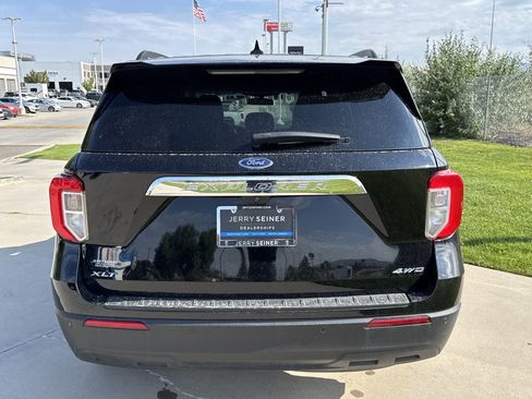 Used 2022 Ford Explorer XLT AWD/4WD image 4