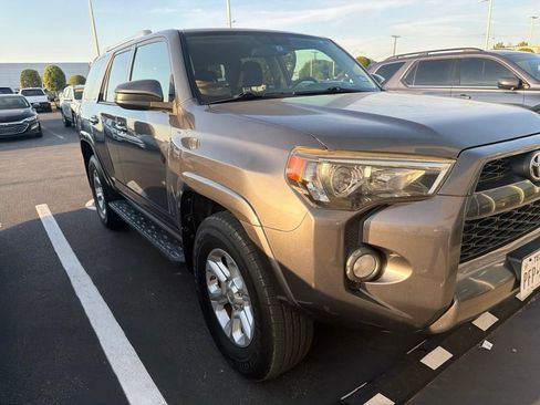 Used 2015 Toyota 4Runner SR5 AWD/4WD image 3