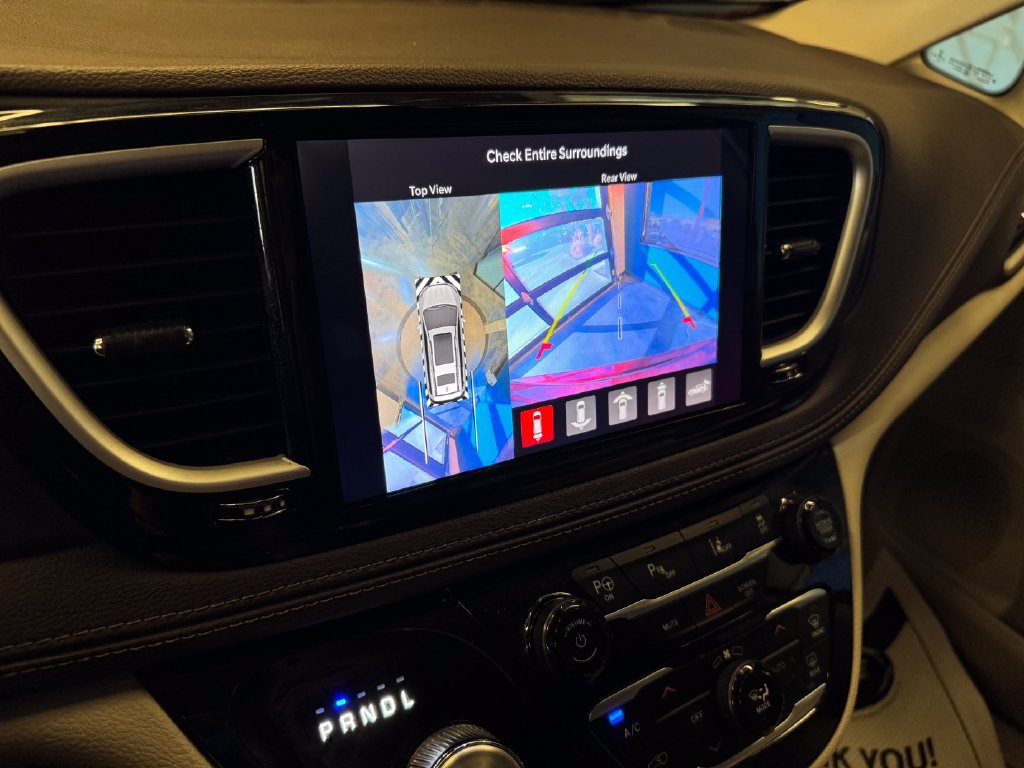 Used 2021 Chrysler Pacifica Touring-L FWD image 14