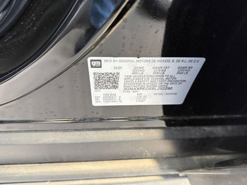 Used 2025 Chevrolet Equinox LT image 29