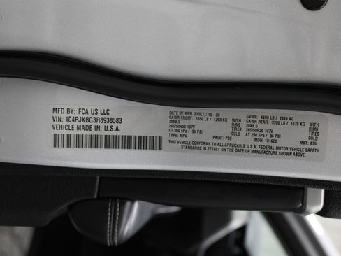 Used 2024 Jeep Grand Cherokee L Limited w/ Black Appearance Package image 43