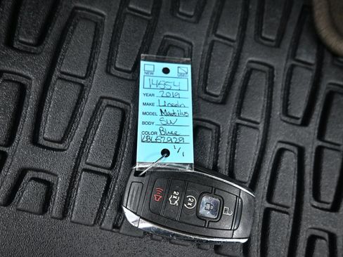 Used 2019 Lincoln Nautilus Select AWD/4WD image 45