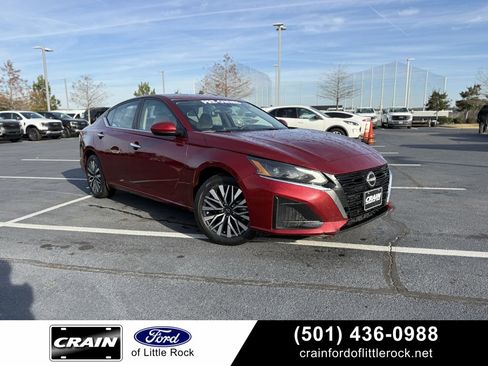 Used 2023 Nissan Altima 2.5 SV image 1