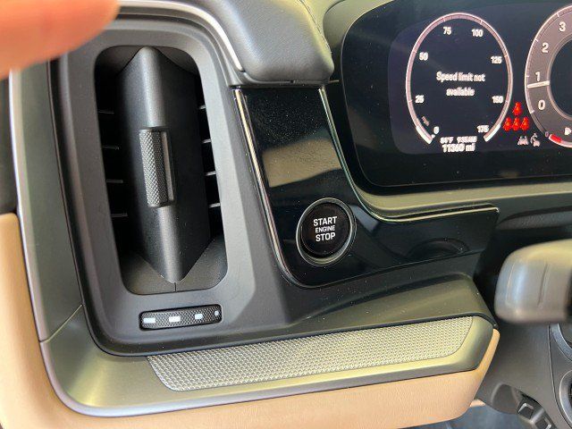 Used 2024 Porsche Cayenne Coupe AWD/4WD image 31