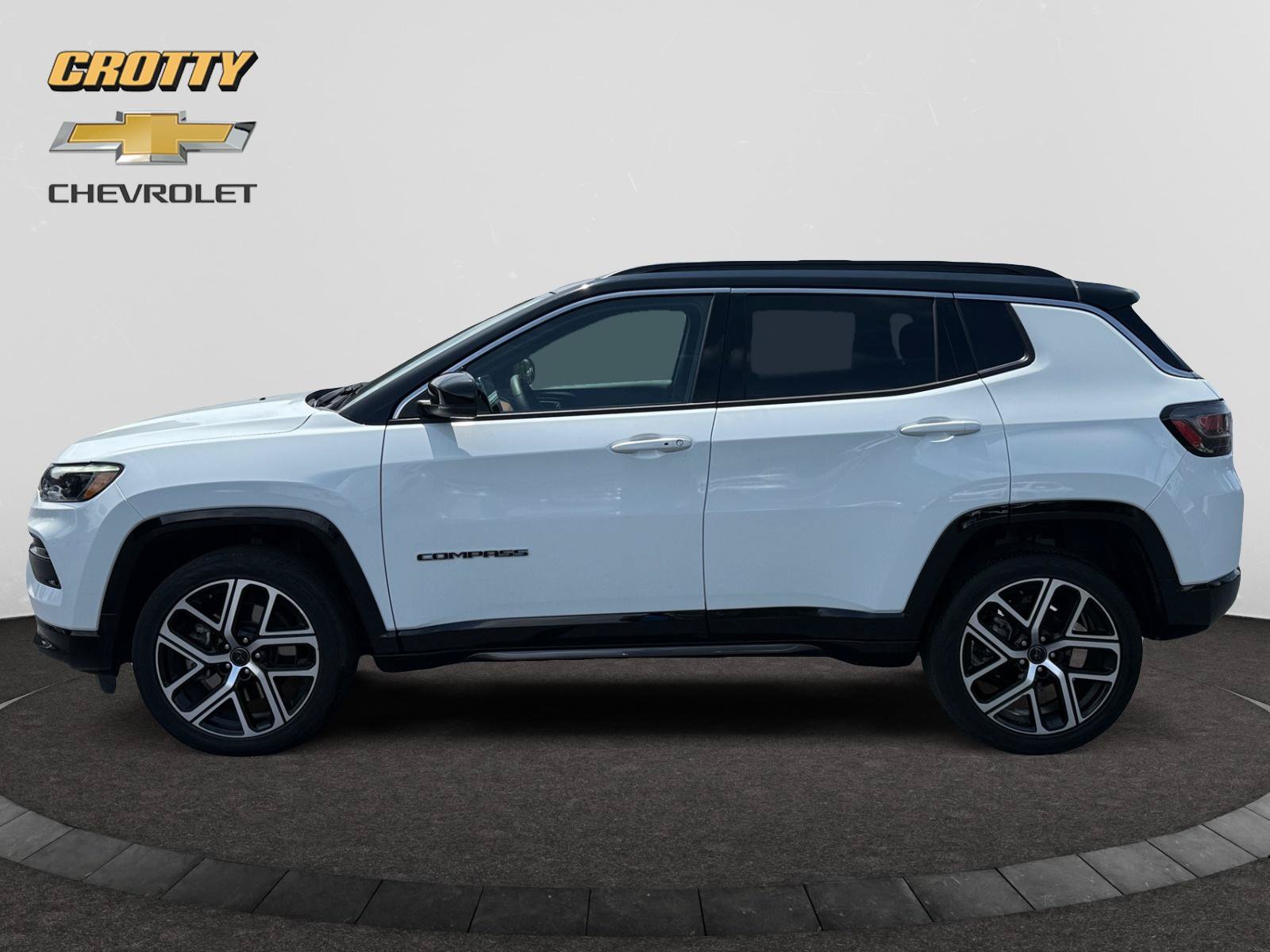 Used 2025 Jeep Compass Limited w/ Elite Group AWD/4WD image 2