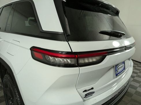 New 2026 Jeep Grand Cherokee Limited w/ Limited Altitude Package AWD/4WD image 13