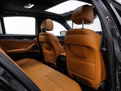 Used 2022 BMW 530e w/ Premium Package image 37