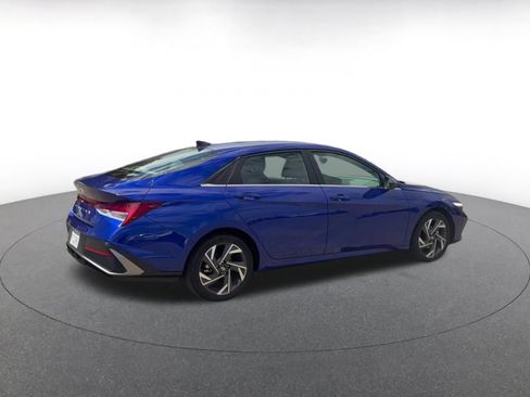 Used 2025 Hyundai Elantra SEL FWD image 12