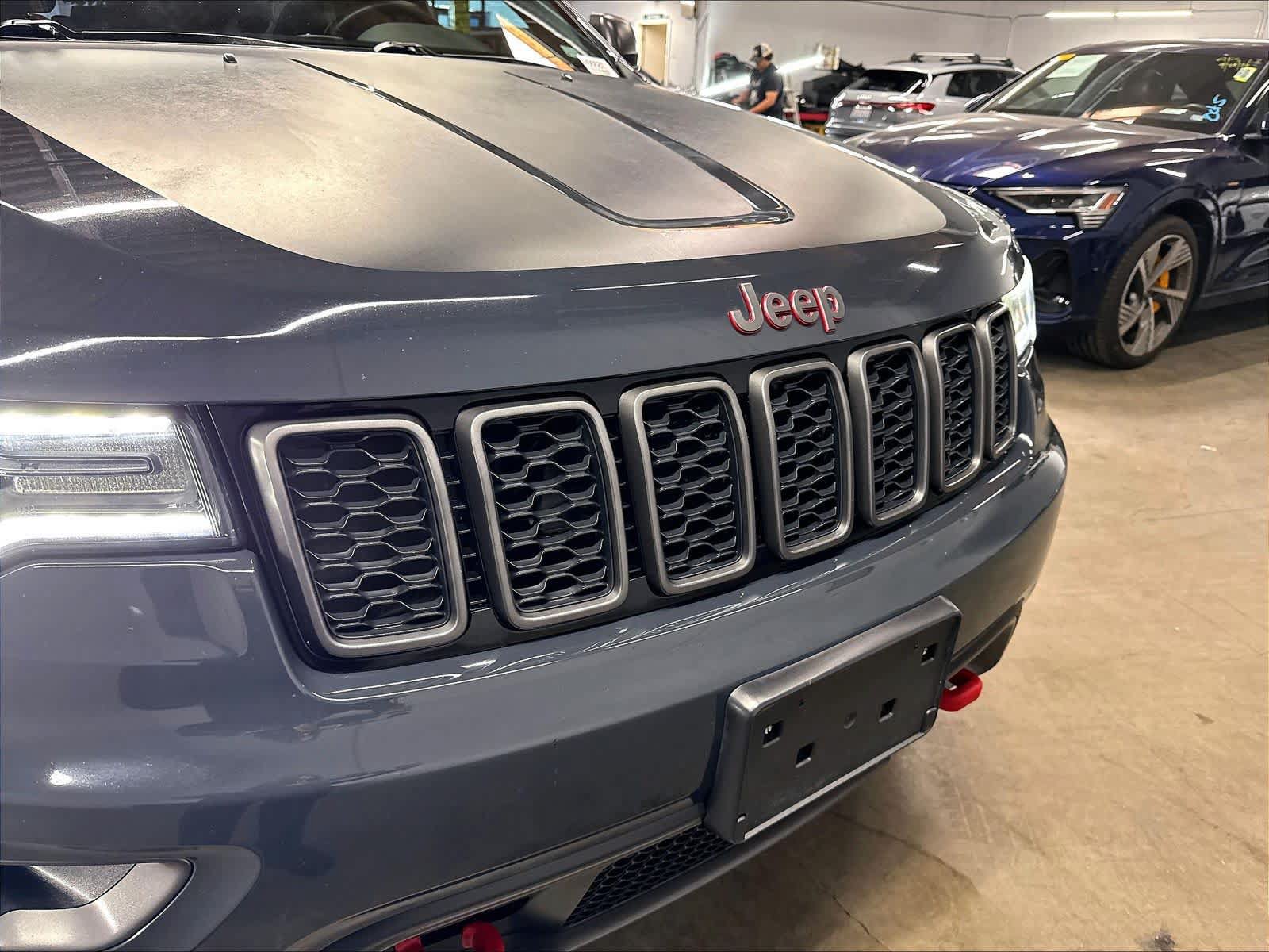 Used 2018 Jeep Grand Cherokee Trailhawk w/ Trailhawk Luxury Group AWD/4WD image 32