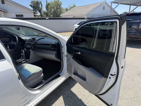 Used 2013 Toyota Camry LE FWD image 34