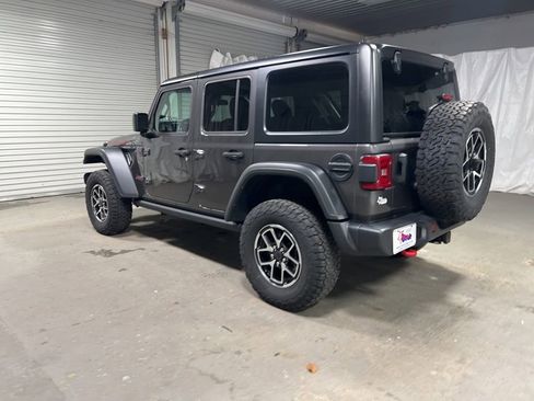 Used 2025 Jeep Wrangler Unlimited Rubicon AWD/4WD image 5