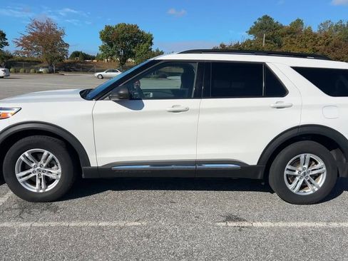 Used 2022 Ford Explorer XLT w/ Equipment Group 202A image 33