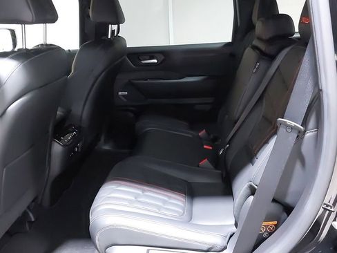 Used 2025 Nissan Armada PRO-4X image 22