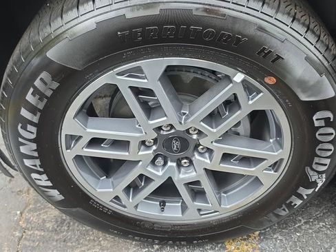 Used 2025 Ford Expedition Active image 8