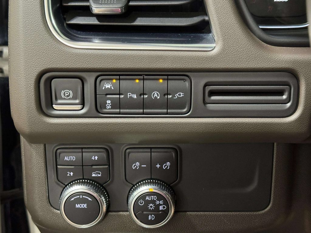 Used 2021 GMC Yukon SLT w/ SLT Luxury Package AWD/4WD image 18