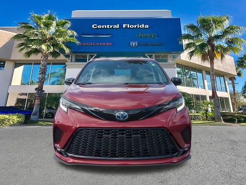 Used 2021 Toyota Sienna XSE image 3