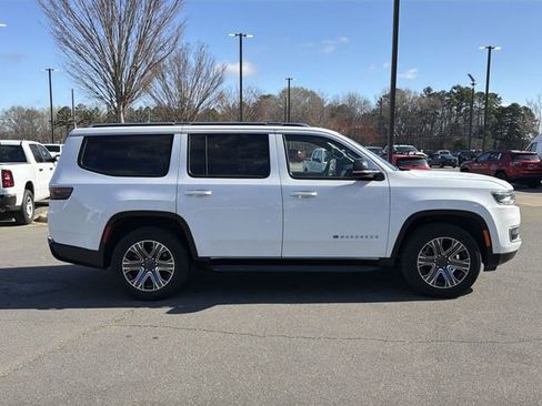 Used 2024 Jeep Wagoneer Series II AWD/4WD image 14