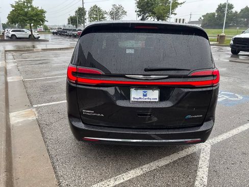 Used 2023 Chrysler Pacifica Touring-L FWD image 21