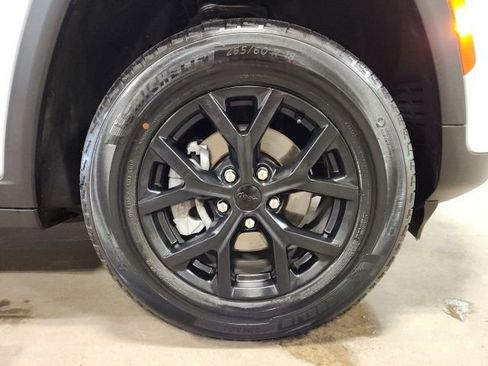 Used 2022 Jeep Grand Cherokee Limited image 37