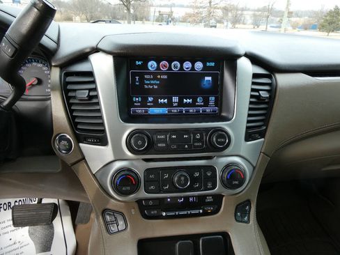 Used 2019 GMC Yukon XL SLT w/ Premium Edition AWD/4WD image 16