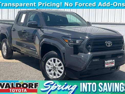 Used 2025 Toyota Tacoma SR5 image 1