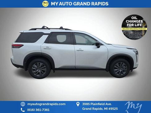 Used 2026 Nissan Pathfinder SV AWD/4WD image 8
