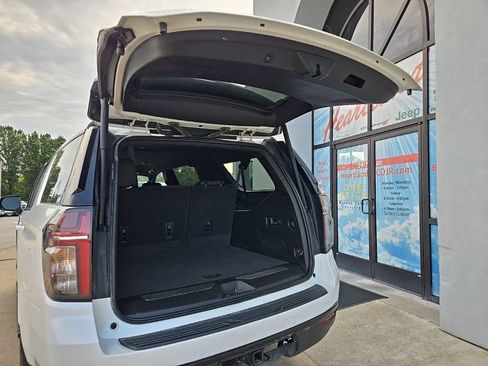 Used 2023 Chevrolet Suburban Z71 w/ Luxury Package AWD/4WD image 97