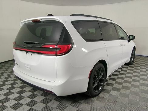 New 2026 Chrysler Pacifica Select w/ S Appearance Package image 5