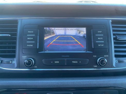 Used 2018 Kia Sedona L image 21