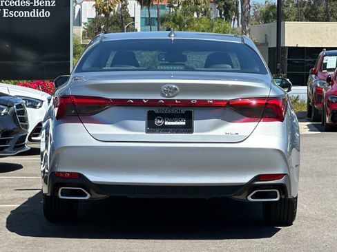 Used 2022 Toyota Avalon XLE w/ Moonroof Package FWD image 4