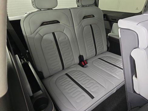 Used 2023 Rivian R1S Launch Edition image 25