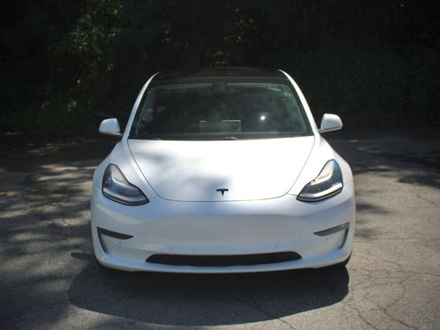 Used 2020 Tesla Model 3 Standard Range RWD image 3