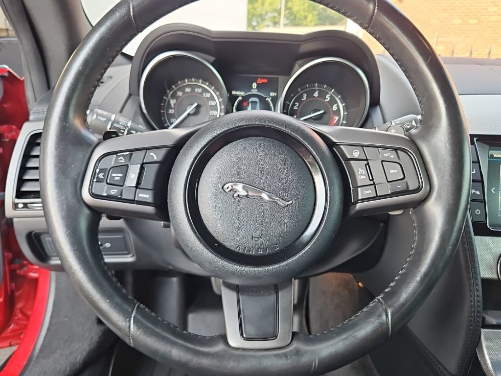Used 2017 Jaguar F-TYPE Coupe RWD image 10